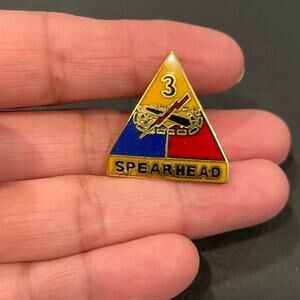 Vintage US Army 3 Rd Armored Division DUI Spearhead Silver Tone Lapel Pin